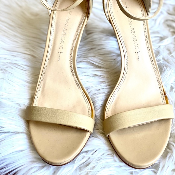 Banana republic heels - Picture 2 of 5